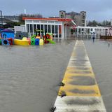 In der Stadt Cesena ist der Fluss Savio nach extremen Regenfällen am Mittwoch über die Ufer getreten,