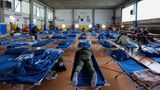 Ein Gymnasium in der naheliegenden Stadt Bologna wurde zur Notunterkunft mit Feldbetten umfunktioniert