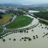 Bilder aus der Luft zeigen überflutete Häuser in Cesena, im Norden Italiens