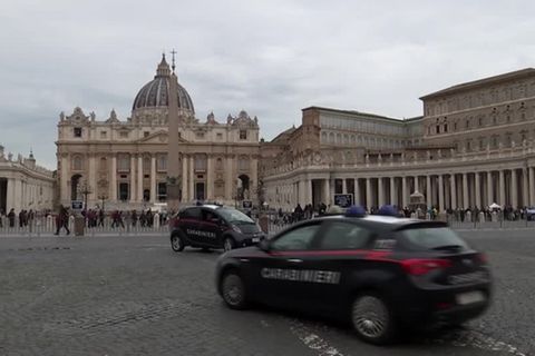 Video: Sicherheitsfokus nach Auto-Vorfall in Vatikanstadt