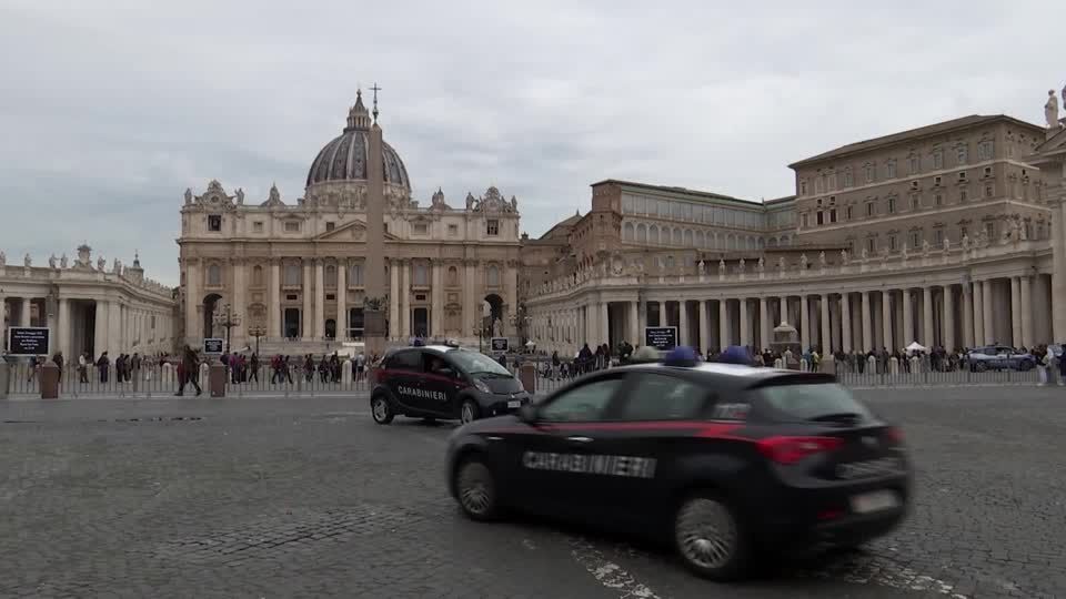 Video: Sicherheitsfokus nach Auto-Vorfall in Vatikanstadt