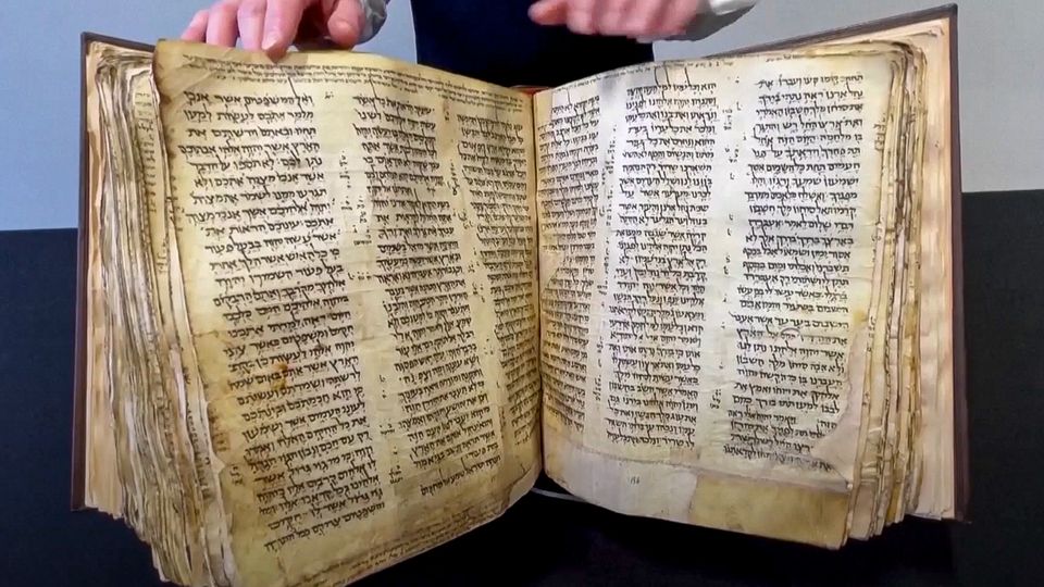 1000 Jahre alte Bibel stellt Auktionsrekord auf 1000 Jahre alte Bibel stellt Auktionsrekord auf