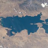 Der Titicacasee vom Weltall aus gesehen