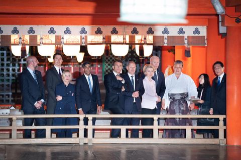 Die Staats- und Regierungschefs der G7-Staaten besichtigen den Itsukushima-Schrein in Japan