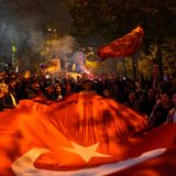 Die Stimmung in der Türkei ist schlecht. Das Land lag im "World Happiness Report" nur auf Platz 106 (Mittelwert 4,614). Damit hatte es sich allerdings gegenüber dem Vorjahr mit Platz 112 etwas verbessert, rangierte aber deutlich hinter der Elfenbeinküste oder dem Iran. Der aktuelle Bericht bildet einen Mittelwert der jährlichen Gallup-Umfragen von 2020 bis 2022. Die Nachwirkungen der Erdbebenkatastrophe Anfang 2023 waren hier damit noch nicht berücksichtigt.