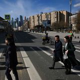 In Russland nahm hingegen der Wert für Nächstenliebe ab. Aber auch hier fiel das Ergebnis besser aus als im Jahr zuvor. Russland kam im Glücksbericht auf Platz 70 (2022: Platz 80).