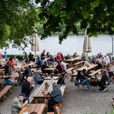 Bergab ging es auch mit der Lebenszufriedenheit und der Gefühlswelt der Deutschen. Ein Mittelwert von 6,892 reichte nach Platz 14 im Vorjahr nur noch für den 16. Rang. Mit dieser Tendenz war Deutschland aber unter den führenden Industrienationen Europas nicht allein. Ebenfalls zwei Ränge auf Platz 19 abgestiegen war das Vereinigte Königreich. Und Frankreich war bereits vor den massiven Protesten gegen die Rentenreform der Regierung aus den Top 20 der glücklichsten Länder herausgefallen.