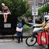 Gute Nachrichten hatten die UN-Glücksforscher hingegen für die Vereinigten Staaten. Die Menschen dort schätzen den Umfragen zufolge ihr Leben wieder etwas besser ein als früher. Die USA verbesserten sich mit einem Mittelwert von 6,894 vom 16. auf den 15. Platz und überholten damit Deutschland. Nachbar Kanada kam auf Platz 13.