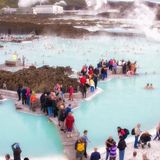 Island verharrte auf Rang drei. Zum Wohlbefinden tragen wahrscheinlich die heißen Quellen bei, die zum Baden unter freiem Himmel einladen.