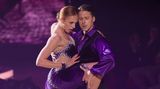 Mit viel Leidenschaft und Körperspannung eröffneten Anna Ermakova und ihr Tanzpartner Valentin Lusin das Finale von "Let's Dance". 