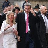 Ebenso wie Markus Söder, Ministerpräsident von Bayern, und seine Frau Karin. Die Wittelsbacher seien erst für Napoleon gewesen, um Könige von Bayern zu werden, dann seien sie gegen Napoleon gewesen, um Könige bleiben zu können, sagte der CSU-Politiker am Samstag in München. Söder sprach von einer gewissen "Geschmeidigkeit" der früheren Herrscherfamilie. "Vielleicht ist das in die Gene heutiger Politiker übertragen worden", scherzte Söder vor Beginn der kirchlichen Hochzeit eines Ururenkels des letzten Bayern-Königs.