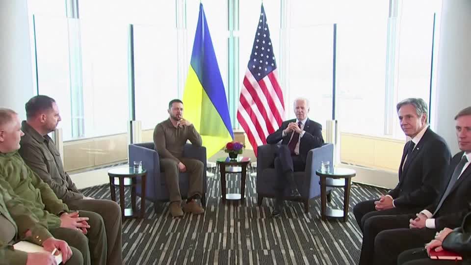 Video: Selenskyj geht scheinbar von Fall von Bachmut aus