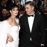 Die weiße Robe von Supermodel Grace Elizabeth gefiel auch ihrem Begleiter und Ehemann Nicolas Krause 