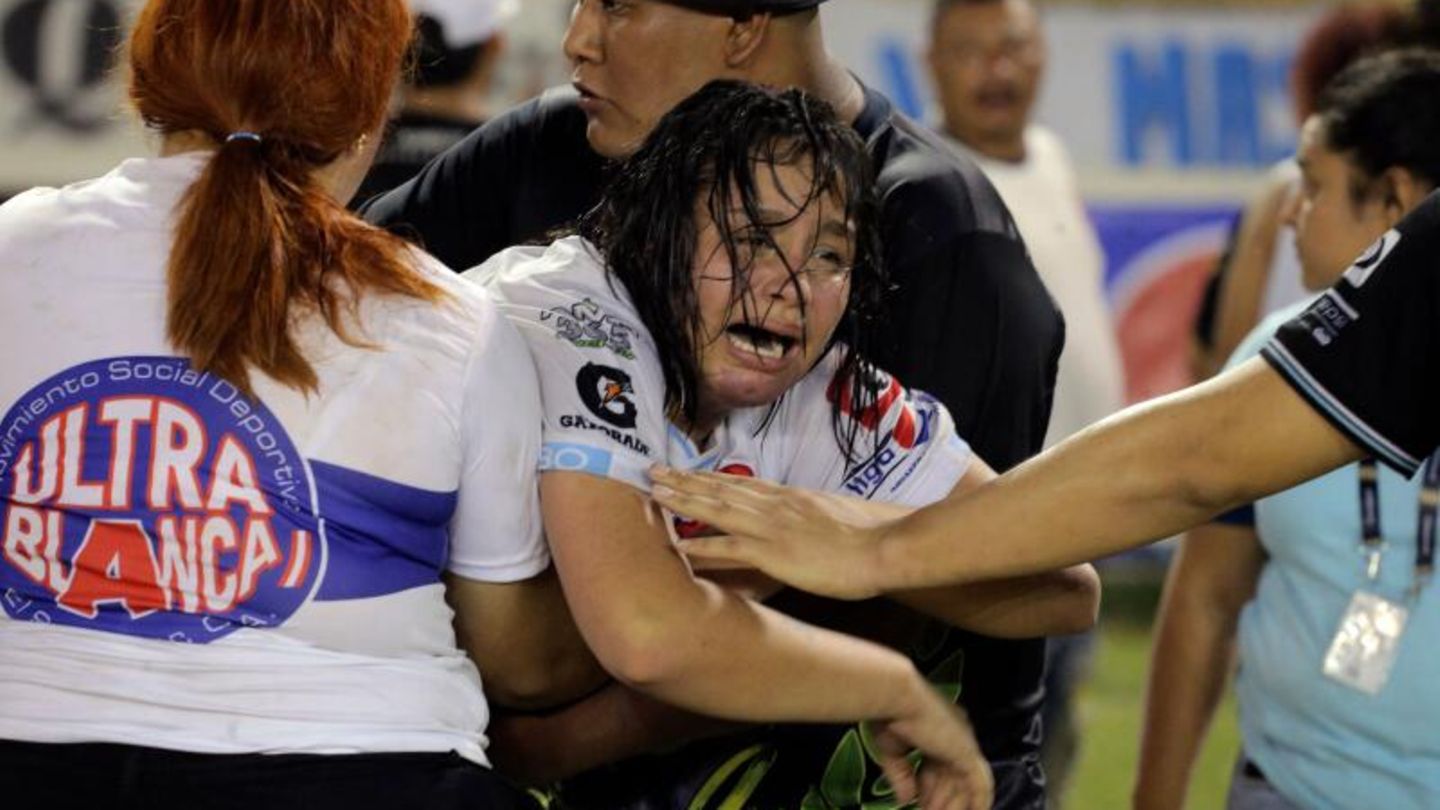 El Salvador: At least 12 dead in stampede at soccer stadium