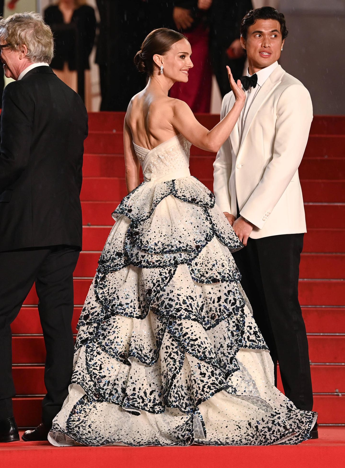 Natalie Portman verzauberte in einem Kleid mit Blütenrock. Einer Elfe gleich schwebte sie über den roten Teppich. 