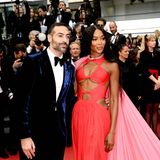 Das legendäre Supermodel Naomi Campbell wählte da was Extravaganteres. Sie kam in Begleitung des Filmproduzenten Mohammed Al Turki, der in Hollywood als ein großer Strippenzieher gilt. 