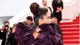 Rüschen zierten das Kleid von Selma Hayek auch auf der Rückseite