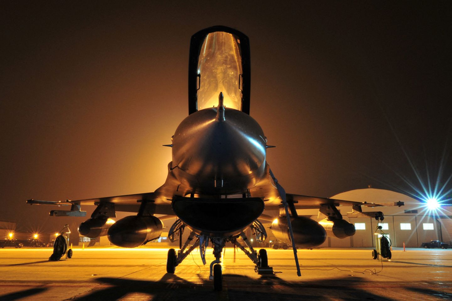 F-16 der USA - das Kampflugzeug stammt aus dem Kalten Krieg, wurde aber kontinuierlich weiter entwickelt.