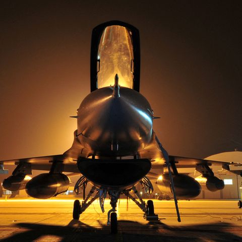 F-16 der USA - das Kampflugzeug stammt aus dem Kalten Krieg, wurde aber kontinuierlich weiter entwickelt.