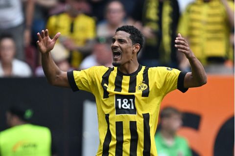 Sebastien Haller vom BVB bejubelt sein Tor zum 1:0 gegen den FC Augsburg