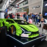 Im Ring Boulevard. Hier wurde ein Lamborghini bestaunt, der aus 274.395 Lego Stücken in 1 350 Stunden gebaut wurde und 664 Kg auf die Waage bringt.