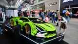 Im Ring Boulevard. Hier wurde ein Lamborghini bestaunt, der aus 274.395 Lego Stücken in 1 350 Stunden gebaut wurde und 664 Kg auf die Waage bringt.