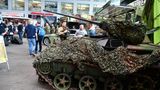Ausrüstung der Bundeswehr gab es im Ring Boulevard zu sehen. Ein Wiesel und ein größerer Hubschrauber fielen besonders auf.