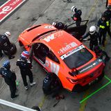 Boxenstopp und Fahrerwechsel vor Box 12.