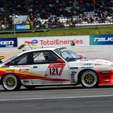 Der Opel Manta von Olaf Beckmann ist seit 1994 beim 24 Stunden Rennen dabei. Dieser absolute Publikumsliebling mit dem Fuchsschwanz darf nicht fehlen.