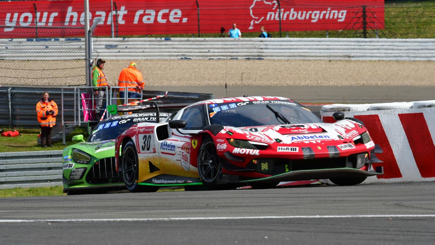 Der Ferrari 296 GT3 hier kurz nach dem Start. Das Frikadelli Racing Team holte sich den Sieg nach 24 Stunden.