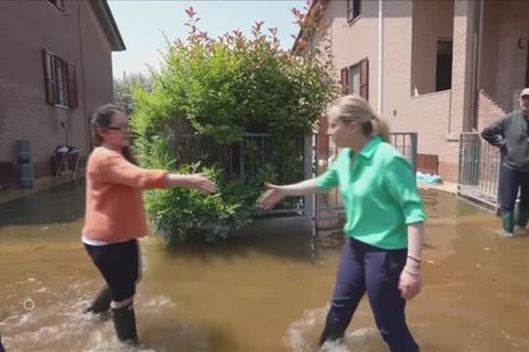 Video: Überschwemmungen: Meloni besucht Katastrophengebiet in Italien