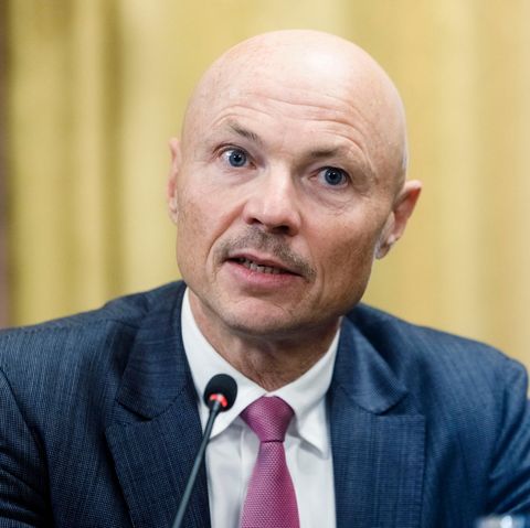 Philipp Nimmermann, der neue Staatssekretär von Robert Habeck, spricht in ein Mikrofon