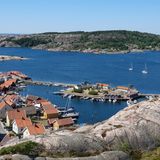 Blick auf Fjällbacka in Schweden