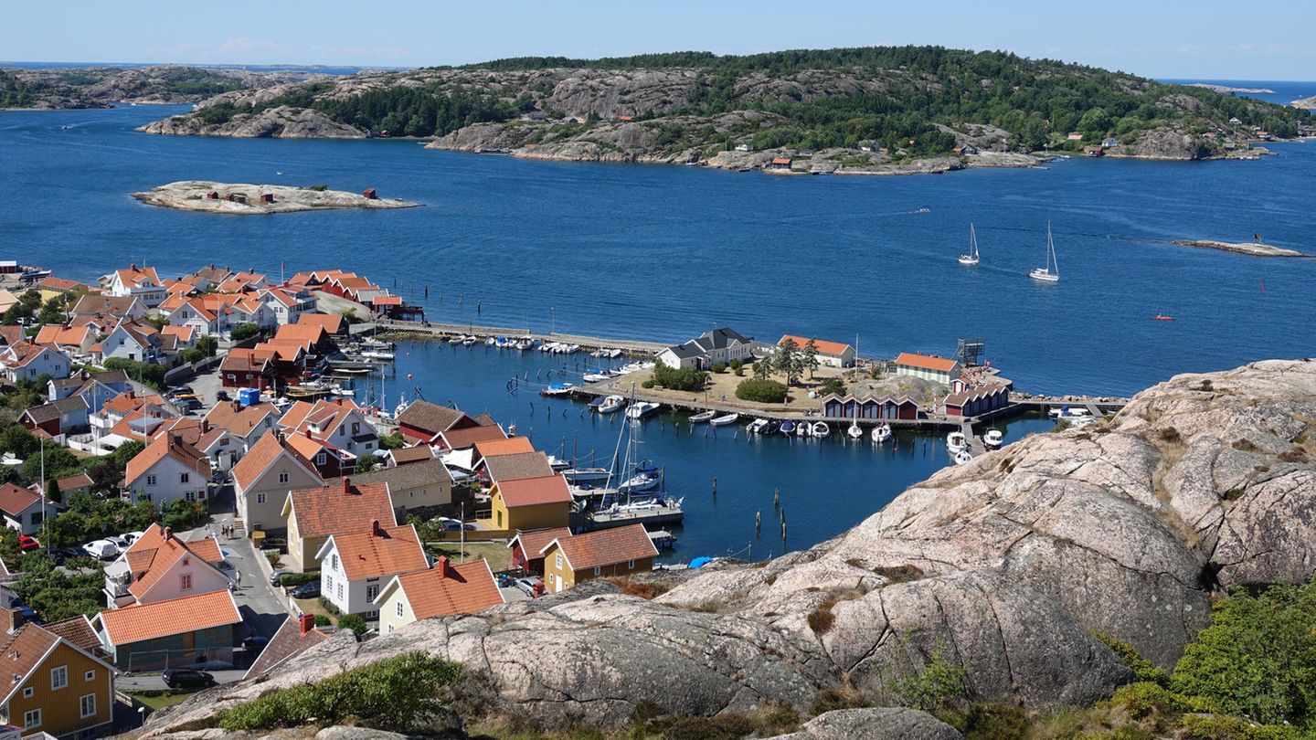 Blick auf Fjällbacka in Schweden
