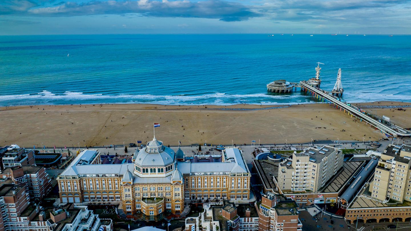 Der Pier von Scheveningen in den Niederlanden