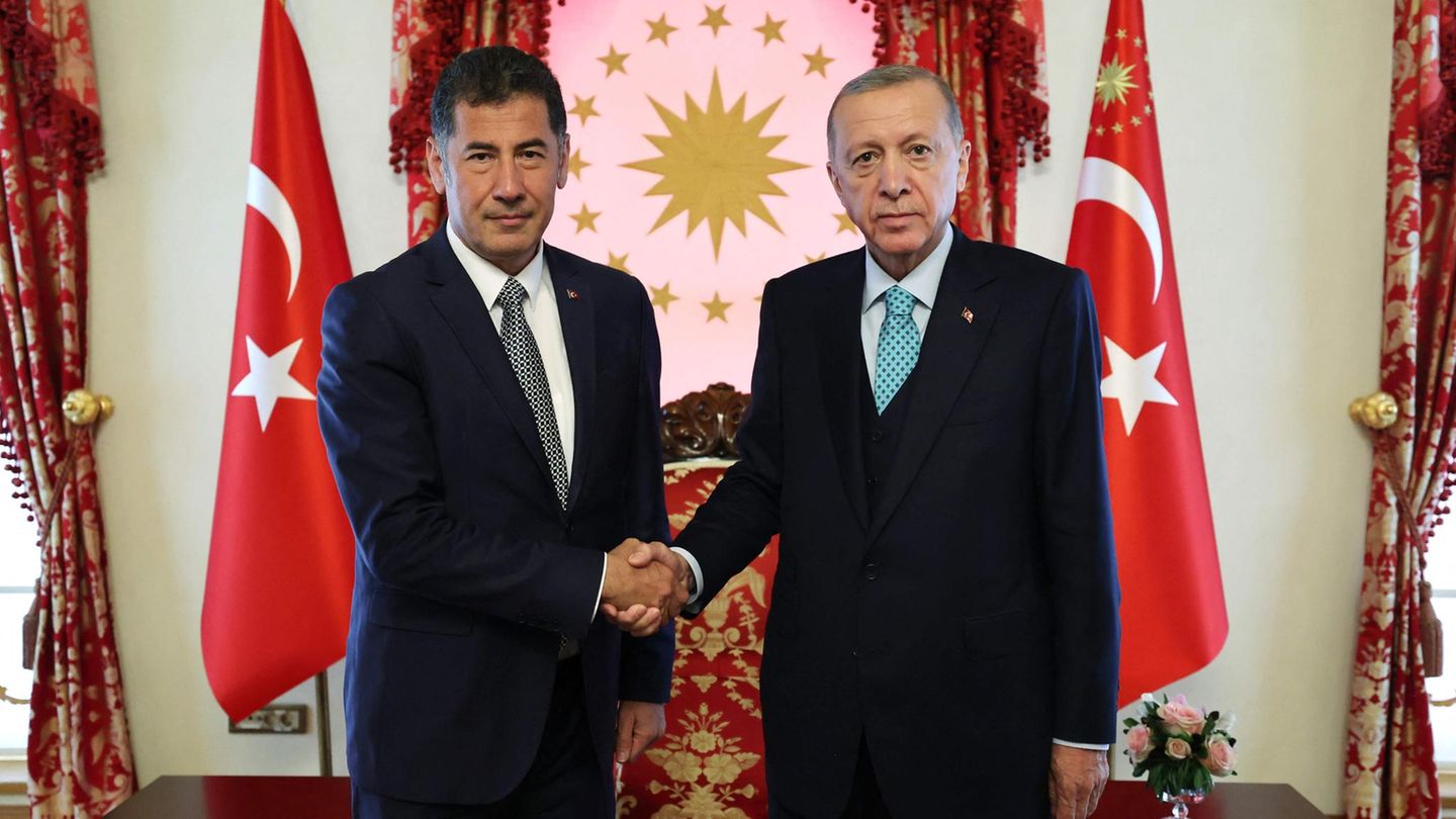 Türkiye: Third-placed Oğan announces support for Erdoğan