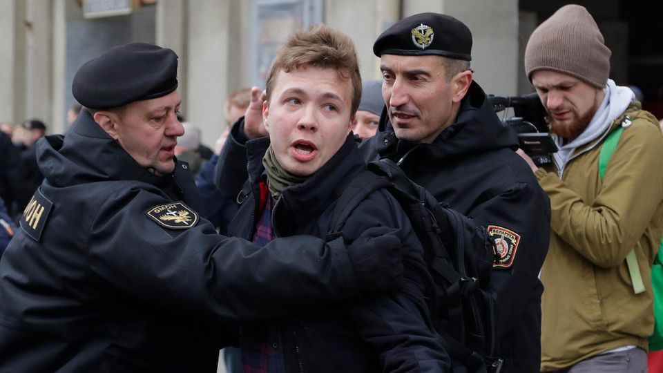 Belarus: 2021 verhaftete die belarussische Polizei den Journalisten Roman Protassewitsch