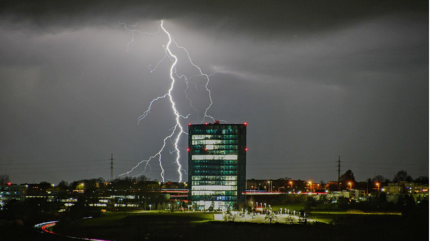 Unwetter mit Gewitter Mitte März in Esslingen (Baden-Württemberg)