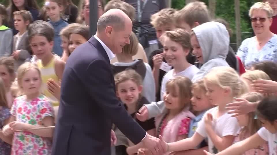 Video: Scholz nach Schulbesuch: Bin beeindruckt von Interesse an Europa