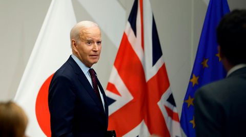USA Schuldenstreit: Joe Biden verlässt eine Pressekonferenz nach dem G7-Gipfel