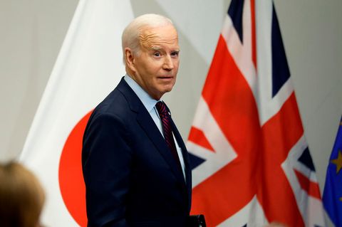 USA Schuldenstreit: Joe Biden verlässt eine Pressekonferenz nach dem G7-Gipfel