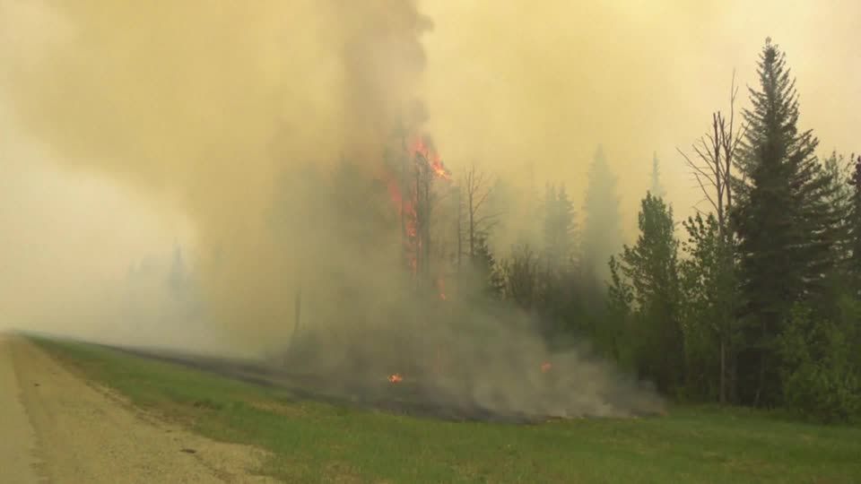 Video: Kanada: Schwieriger Kampf gegen Waldbrände geht weiter