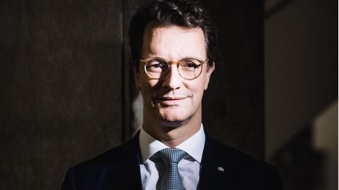 Hendrik Wüst im Anzug