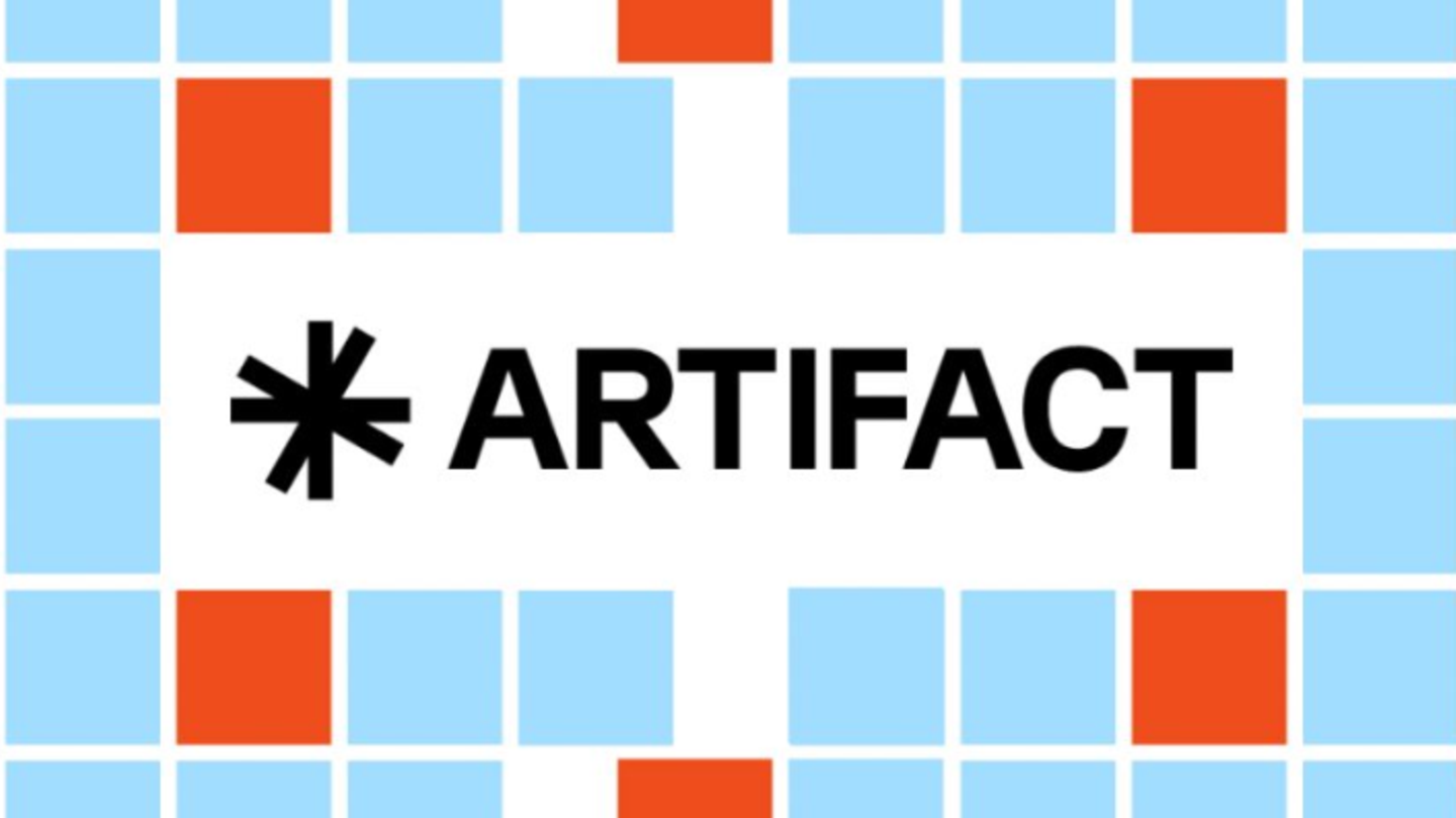 Artifact fällt etwas aus der Reihe, da es eigentlich keine Social-Media-, sondern eine News-Plattform ist. Nutzerinnen und Nutzer bekommen hier einen personalisierten Nachrichtenfeed von verschiedenen Artikeln. Die Inhalte können sowohl von bekannten Medienmarken als auch von kleineren Blogs stammen. Nutzerinnen und Nutzer können die Beiträge zwar kommentieren, aber keine eigenen Inhalte schaffen. Gegründet wurde Artifact von Instagram-Mitgründer Kevin Systrom, der sich für sein Start-up von Tiktok inspirieren ließ. Dessen Erfolg basiert zu einem großen Teil auf einem besonders ausgeklügelten Algorithmus, der Usern zielgenaue Kurzvideos vorschlägt. Eine ähnliche künstliche Intelligenz setzt nun auch Artifact ein.
