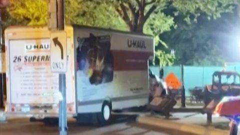 Lkw kracht in Sicherheitsabsperrung nahe Weißes Hauses – Video zeigt Vorfall