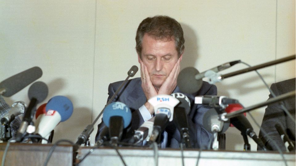 Uwe Barschel auf am 18. September 1987 auf einer Pressekonferenz in Kiel