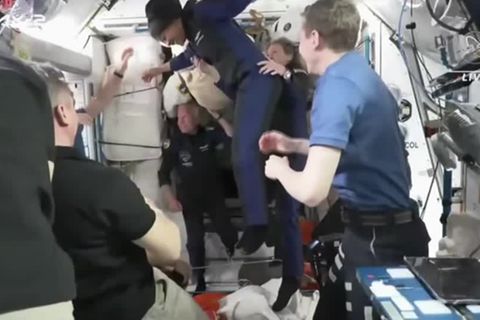 Video: Private Raumfahrtmission auf ISS angekommen