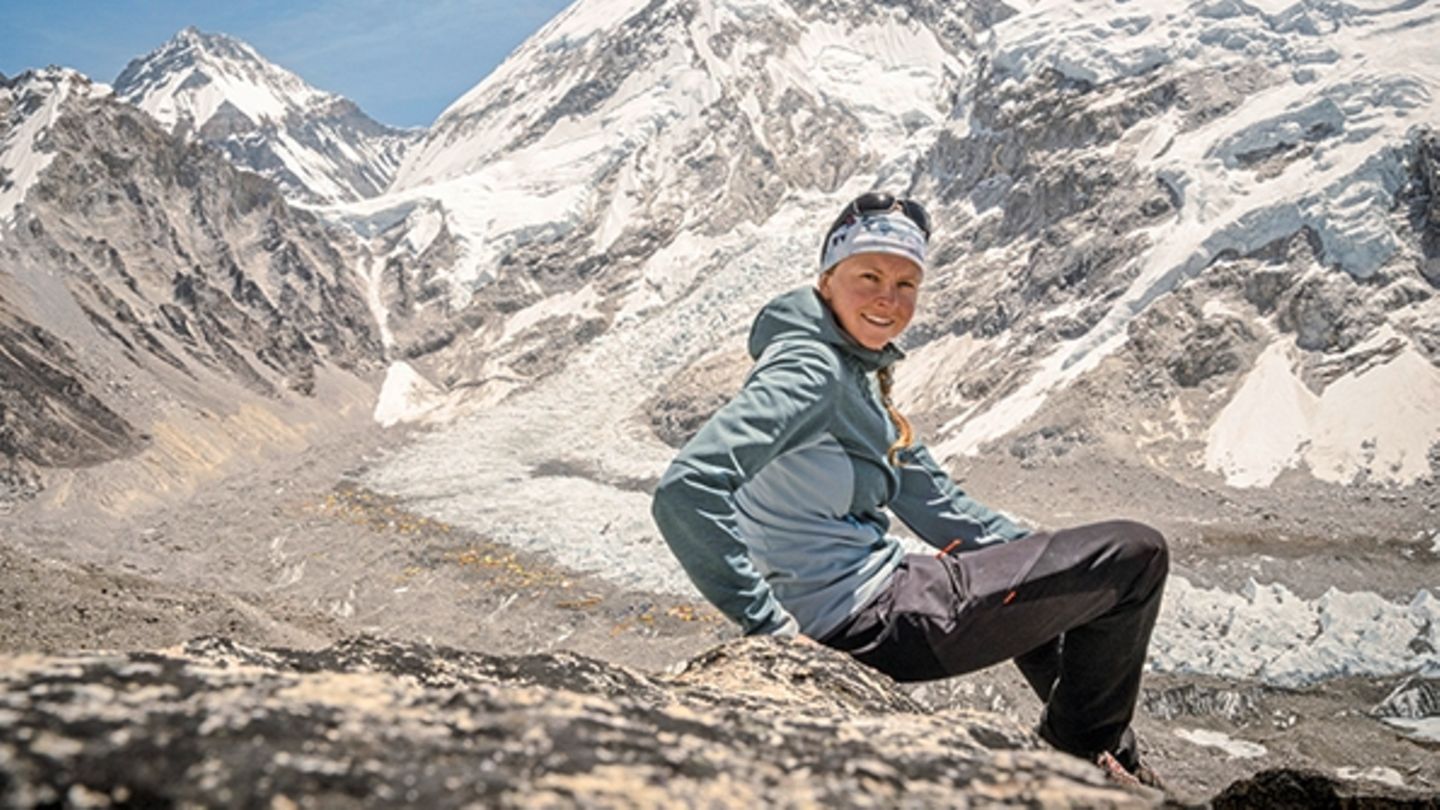 Nach dem Abitur machte Swinde Wiederhold, 1988 geboren in Essen, eine Ausbildung zur Polizistin. 2010 brach sie in Argentinien zu einer dreijährigen Radreise auf, im Anschluss studierte sie Fotografie in Hannover. Heute lebt Wiederhold in der Schweiz.