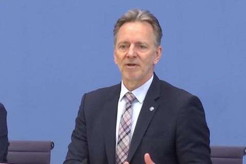 Video: BKA: Darstellungen von Kindesmissbrauch nehmen weiter zu