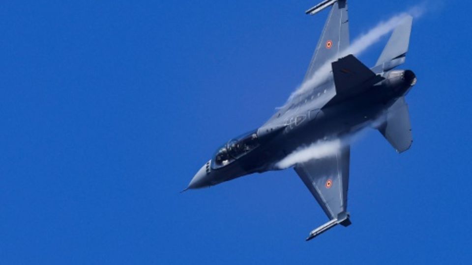 Ein F-16-Kampfjet bei einer Nato-Übung in Belgien